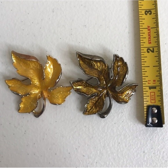Vintage Pair Leaf Pins Brooches Golden Fall Bronze Autumn - Picture 2 of 8